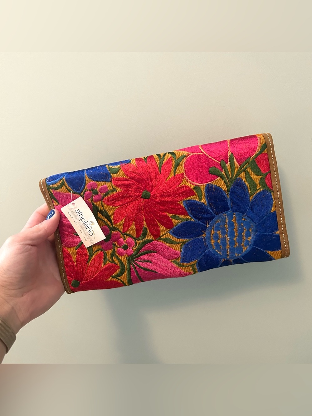 NWT Handmade Fair trade Embroidered Floral Clutch Fold over Zip Wallet - Picture 6 of 7